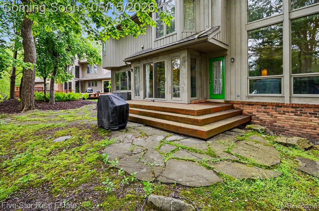 4689 Mirror Lake Drive, West Bloomfield, MI 48323 — Photo 38