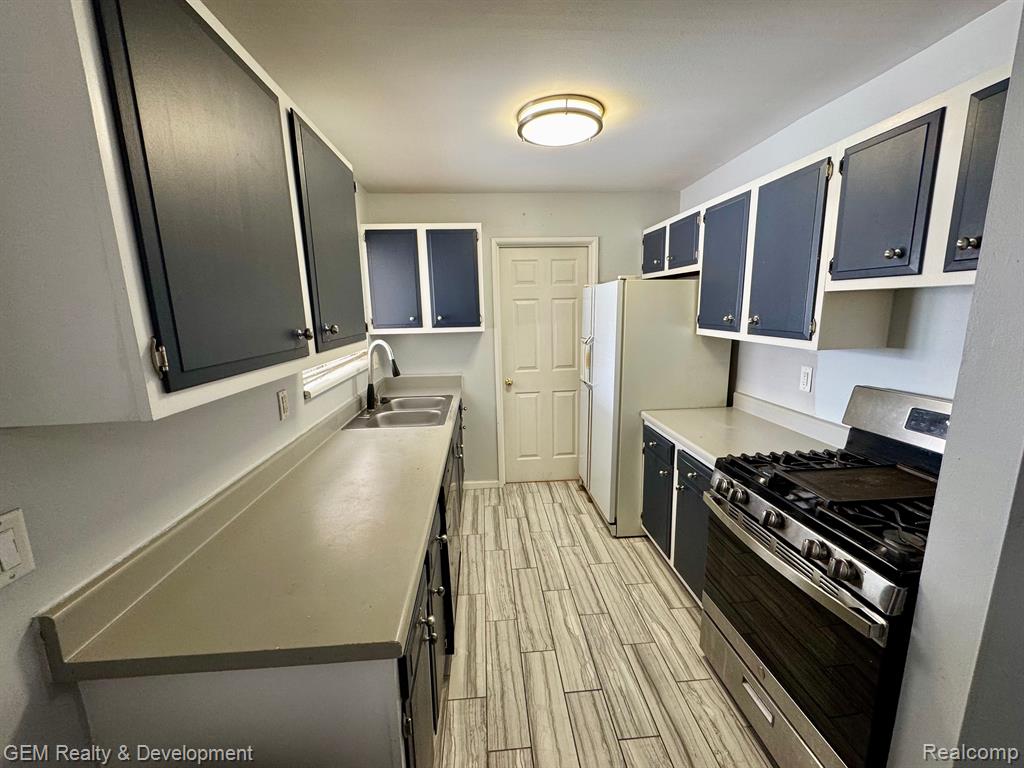 39535 VILLAGE WOOD Road, Novi, MI — Photo 10