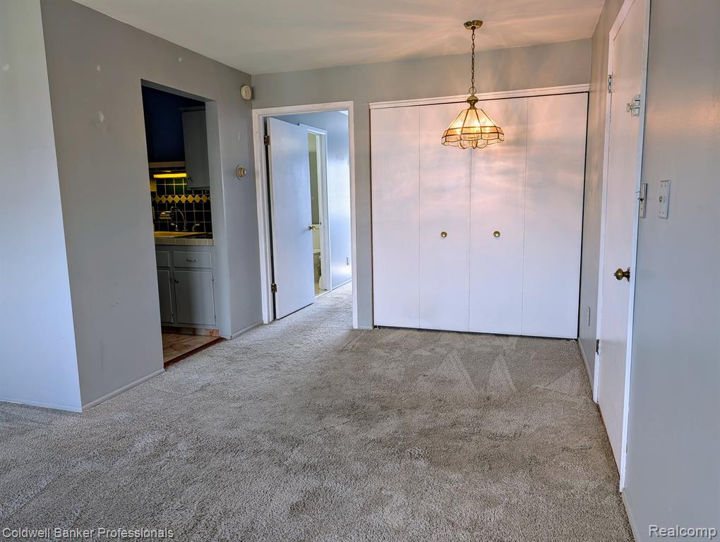 31831 GRAND RIVER Avenue, 98, Farmington, MI 48336 — Photo 6