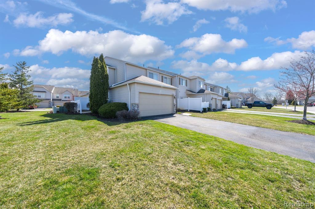26725 ASHTON Drive, Woodhaven, MI 48183 — Photo 2