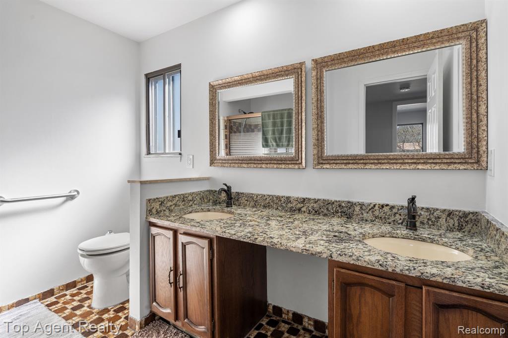 4238 GLOUCESTER Drive, Sterling Heights, MI 48310 — Photo 24