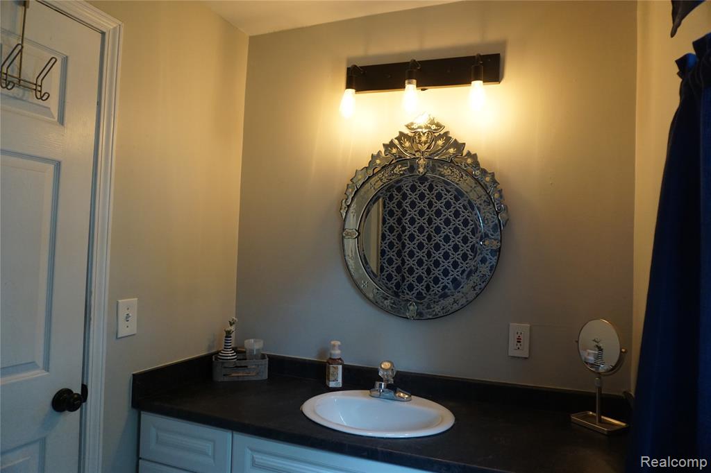955 N Chevrolet Avenue, Flint, MI 48504 — Photo 25