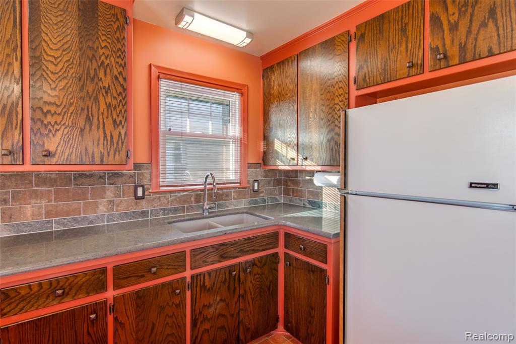 18552 Hinton Street, Riverview, MI 48193 — Photo 10