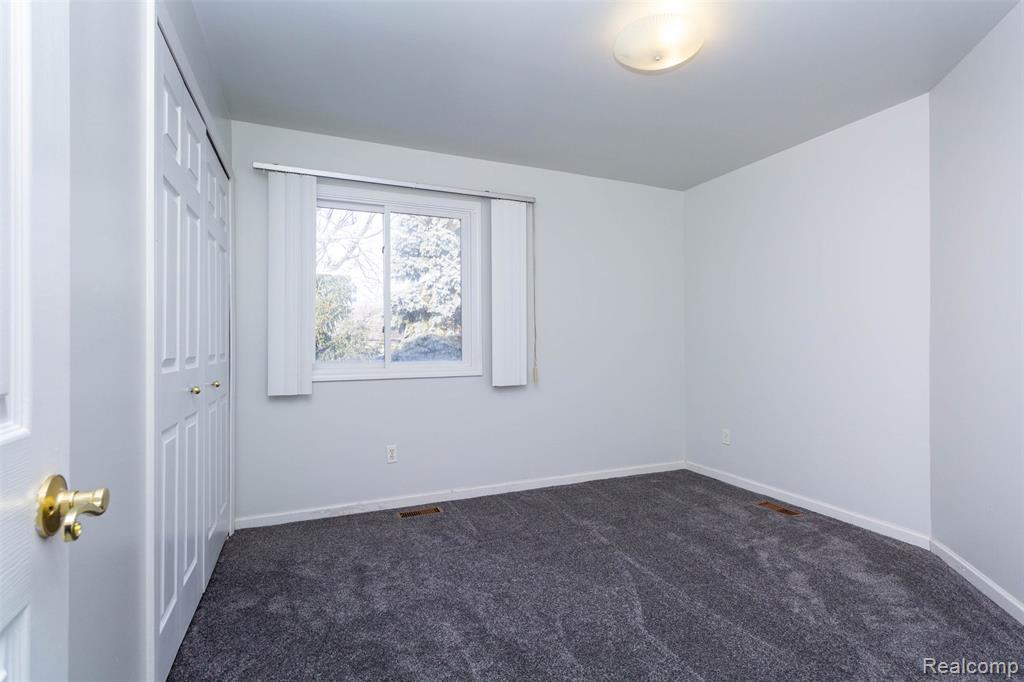 40945 Justin Drive, Sterling Heights, MI 48310 — Photo 31