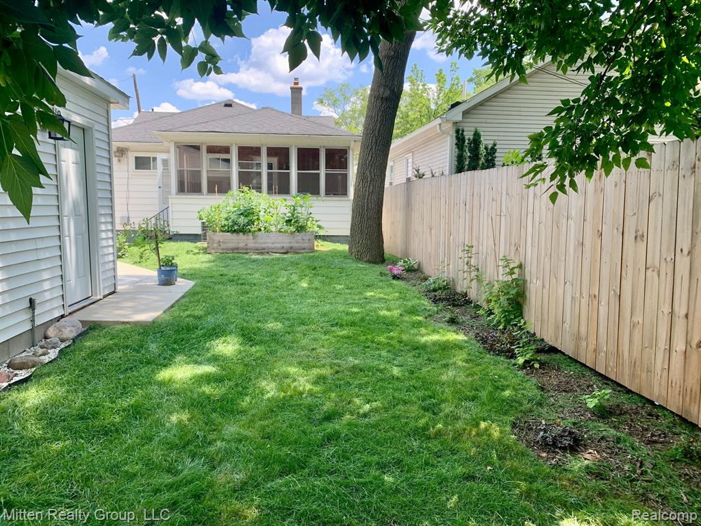 539 EDGEWOOD Place, Ferndale, MI 48220 — Photo 37