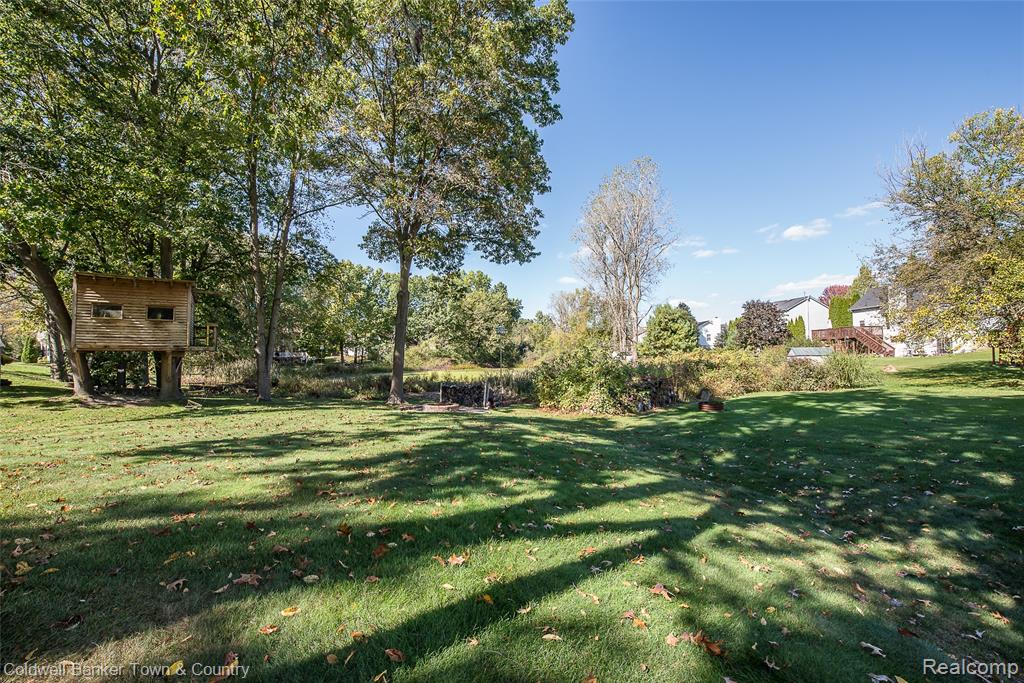9305 Appleview Court, Brighton, MI 48116 — Photo 48