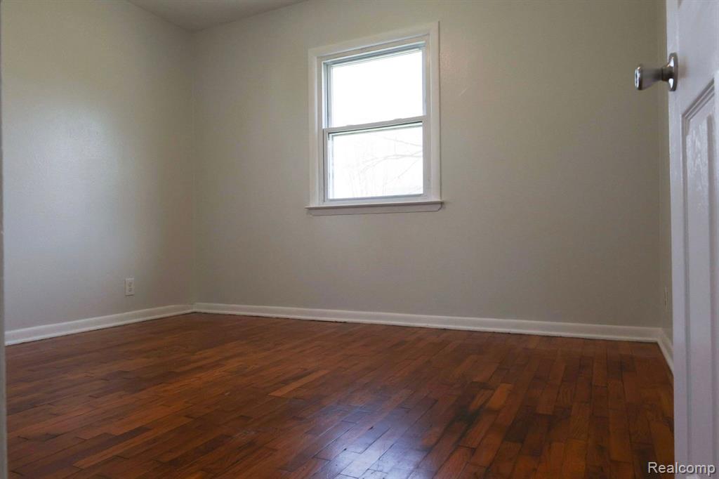 4618 BRUNSWICK Avenue, Flint, MI 48507 — Photo 9