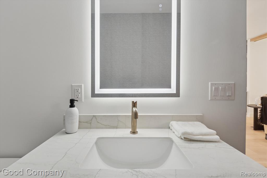 125 N Washington Ave Avenue, Royal Oak, MI, 48067