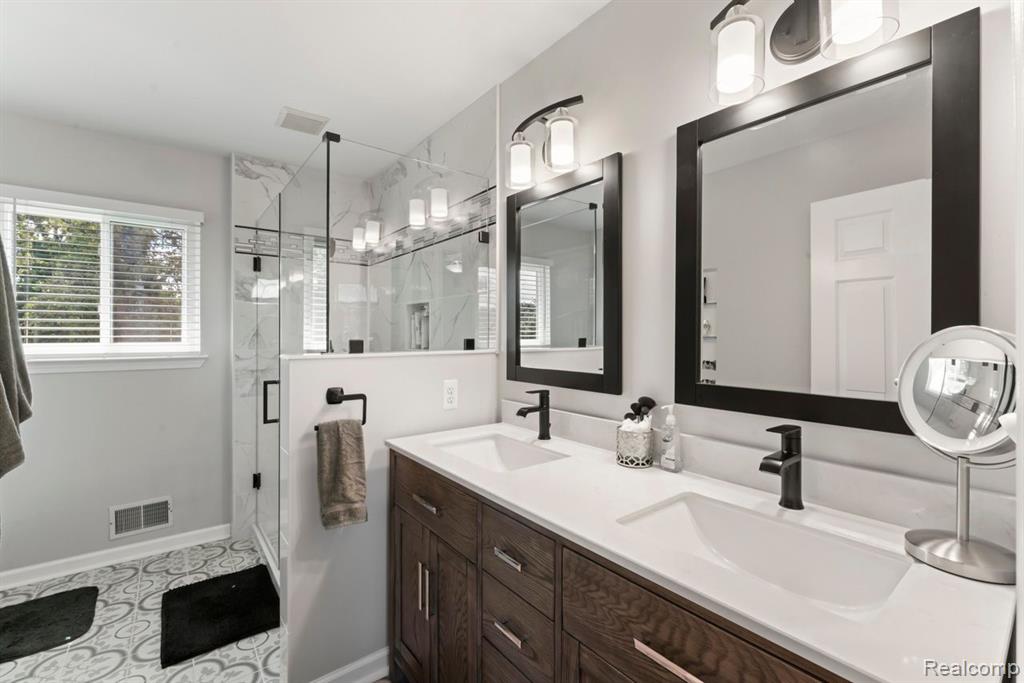 687 SANDPIPER Way, Oxford, MI 48371 — Photo 32