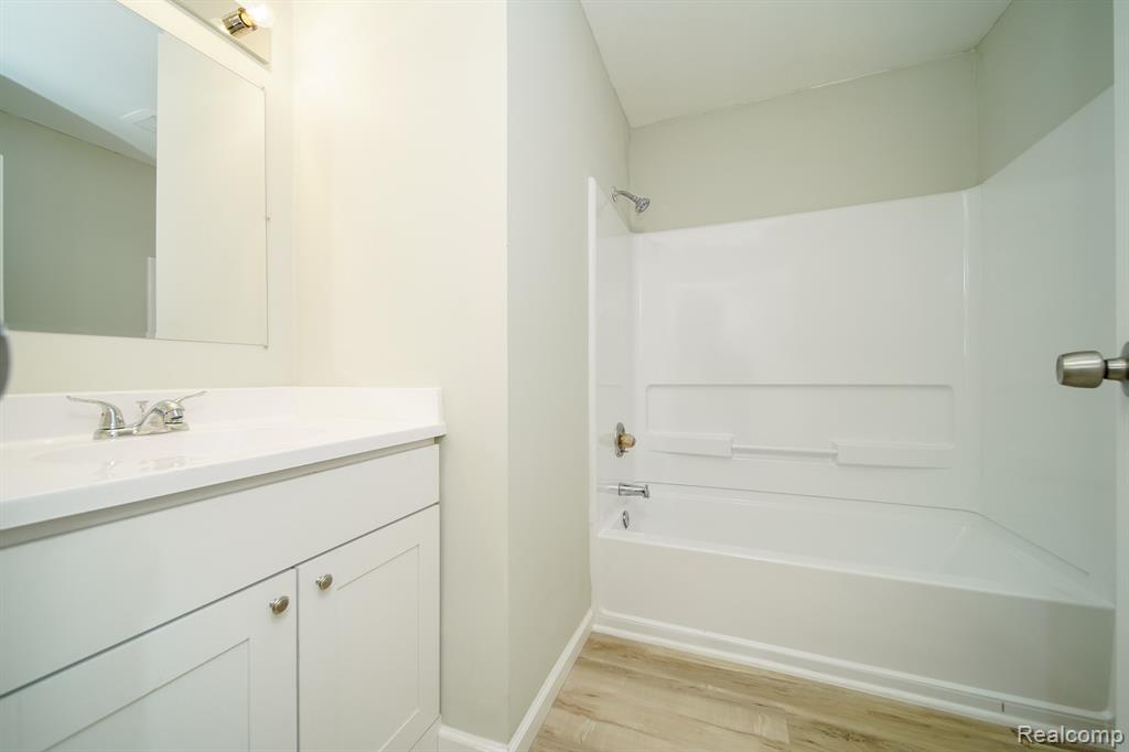4865 Huston Drive, Lake Orion, MI — Photo 36