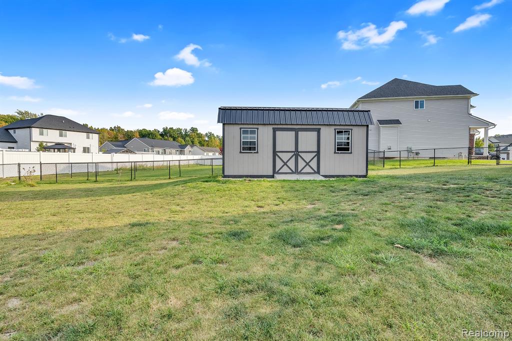 8185 Hidden Cove Court, Grand Blanc, MI 48439 — Photo 50