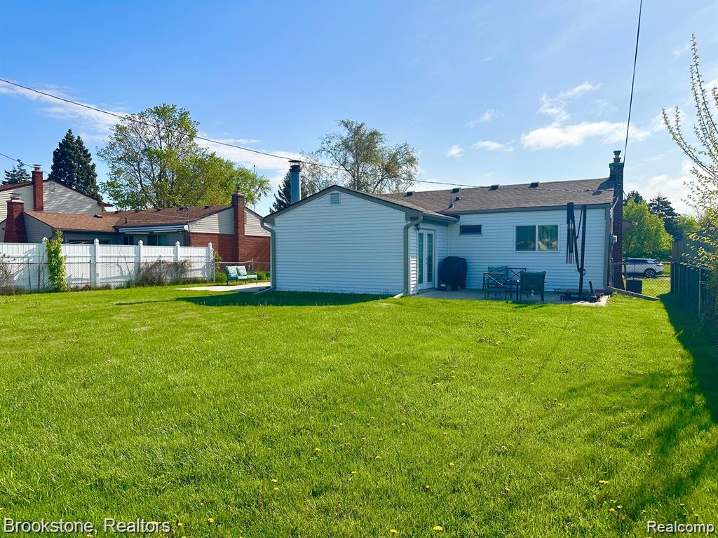 41371 HAMILTON Drive, Sterling Heights, MI 48313 — Photo 6