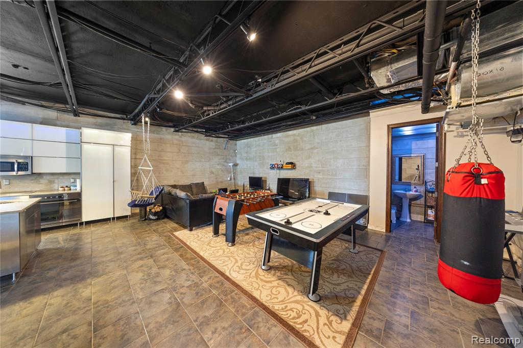 42183 Kouza Court, Belleville, MI, 48111