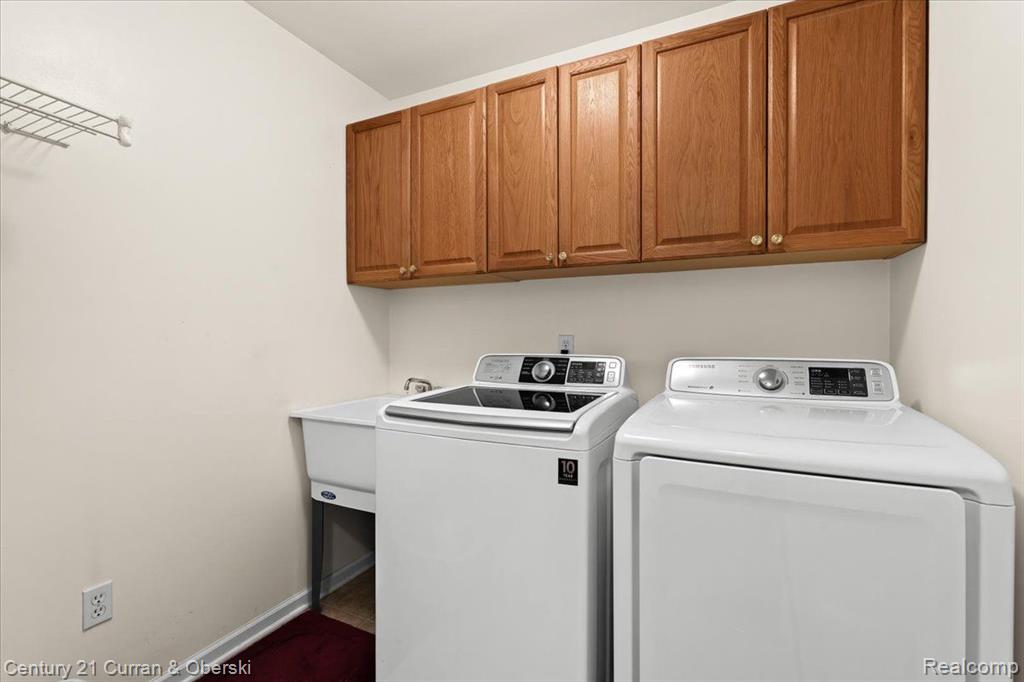 940 S HOWARD Street, Fenton, MI 48430 — Photo 20