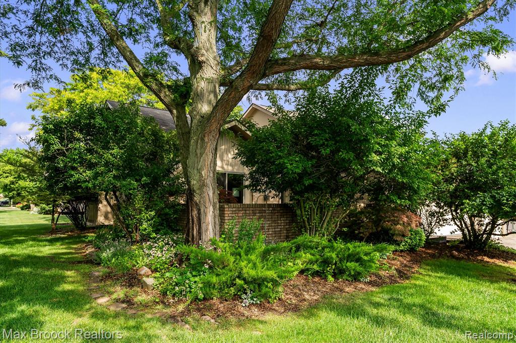 4159 Foxpointe Drive, West Bloomfield, MI 48323 — Photo 3
