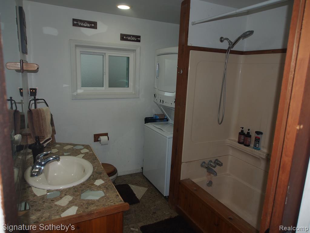 443 MARION Avenue, Waterford, MI 48328 — Photo 15