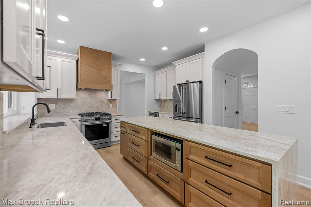 7219 Oakwood Drive, West Bloomfield, MI — Photo 19