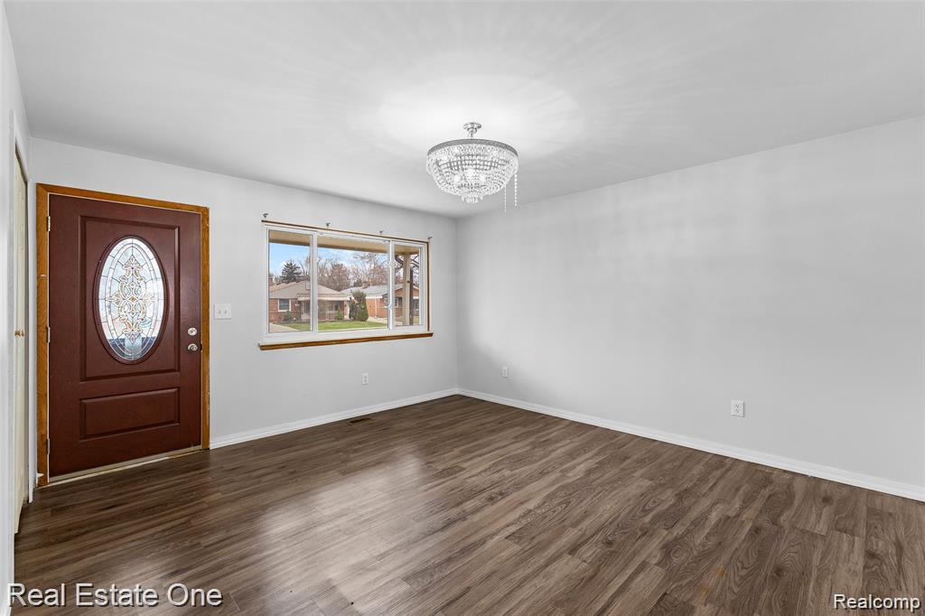 8456 Robindale Street, Dearborn Heights, MI 48127 — Photo 3