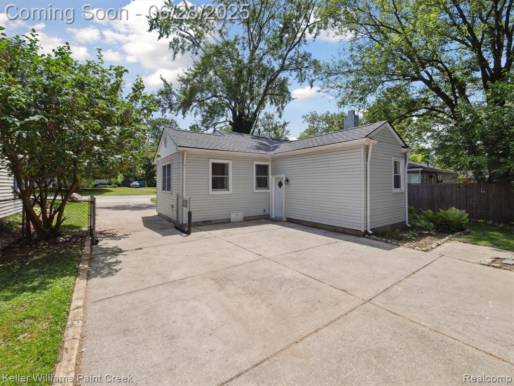 7447 Crissman Street, Utica, MI 48317 — Photo 31