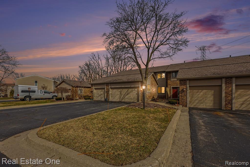 6892 Northcrest Way E, Clarkston, MI — Photo 2