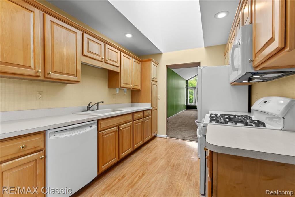 48728 Sundance Court, Shelby Twp, MI 48315 — Photo 10