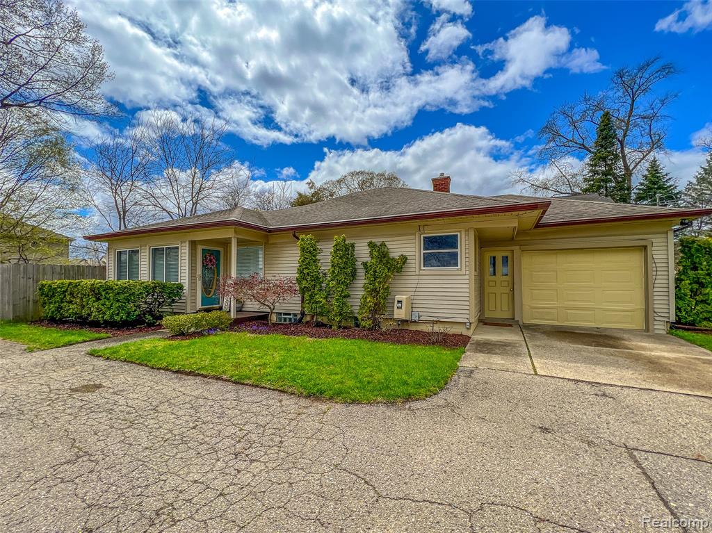 8603 Hibbing Street, Commerce Twp, MI 48382 — Photo 21