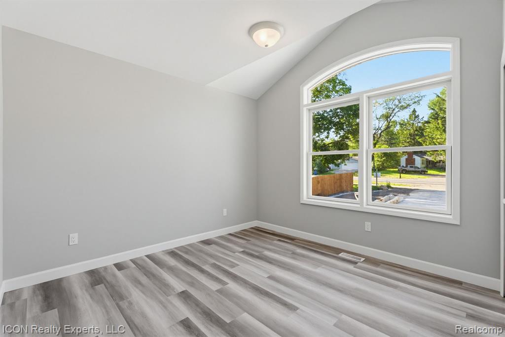 3907 Pontiac Lake Road, Waterford, MI 48328 — Photo 24