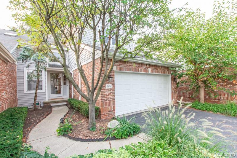 1126 FAIRWAYS, 54, Troy, MI 48085 — Photo 2
