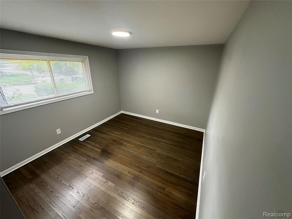 4640 Edgewood Street, Dearborn Heights, MI 48125 — Photo 9