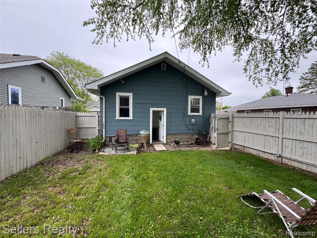 701 Saint Clair Avenue, Flint, MI 48504 — Photo 5