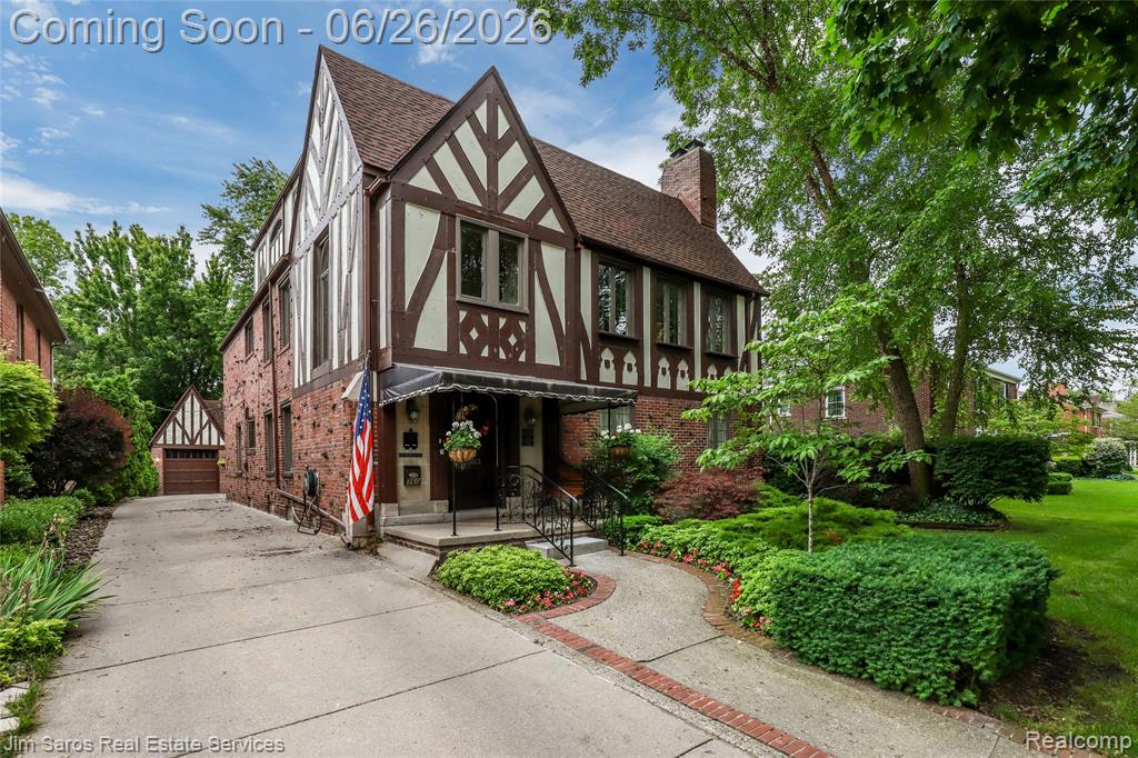 764 Harcourt Road, Grosse Pointe Park, MI 48230