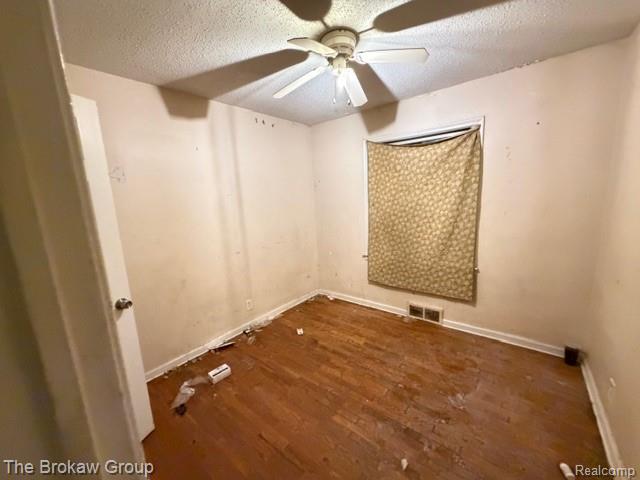 4302 Huckleberry Lane, Flint, MI 48507 — Photo 8