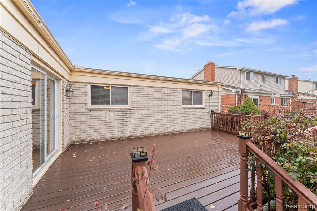4822 Peachtree Drive, Sterling Heights, MI 48310 — Photo 6