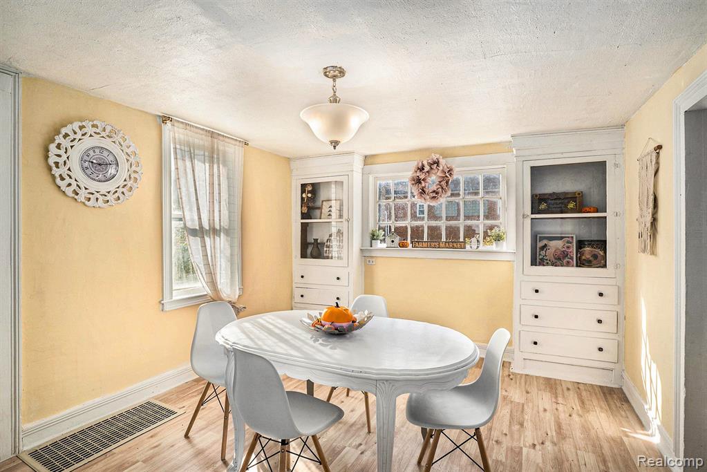 102 W MAPLE Street, Byron, MI 48418 — Photo 7