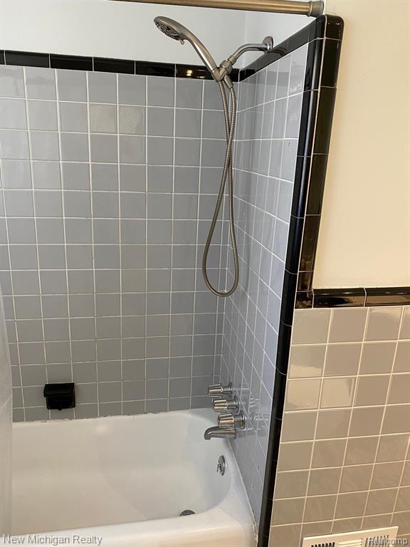 4671 MCKINLEY Street, Dearborn Heights, MI 48125 — Photo 8