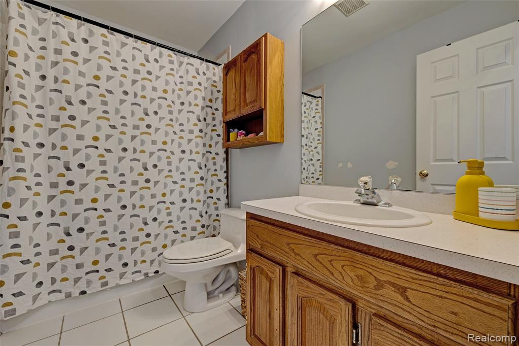 9619 Tree Top Court, Pinckney, MI, 48169