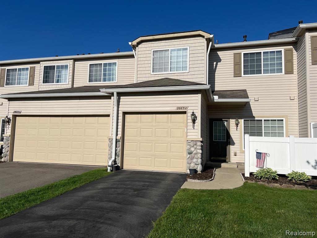 26652 KIRKWAY Drive, Woodhaven, MI 48183 — Photo 4