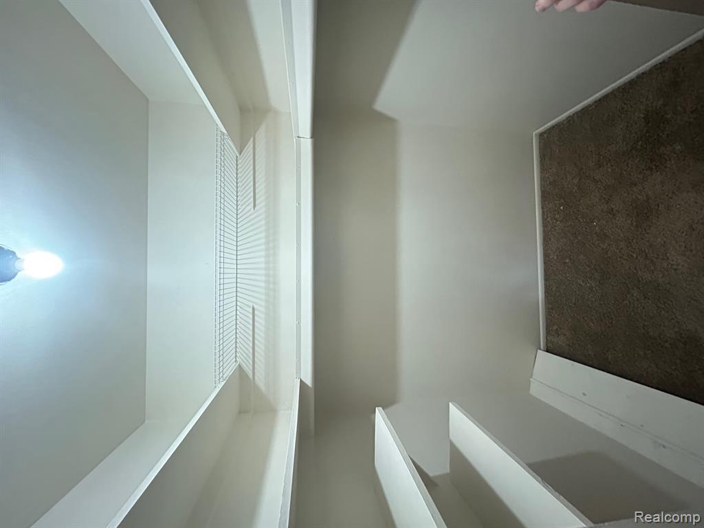 595 E FOX HILLS Drive, Bloomfield Hills, MI 48304 — Photo 18