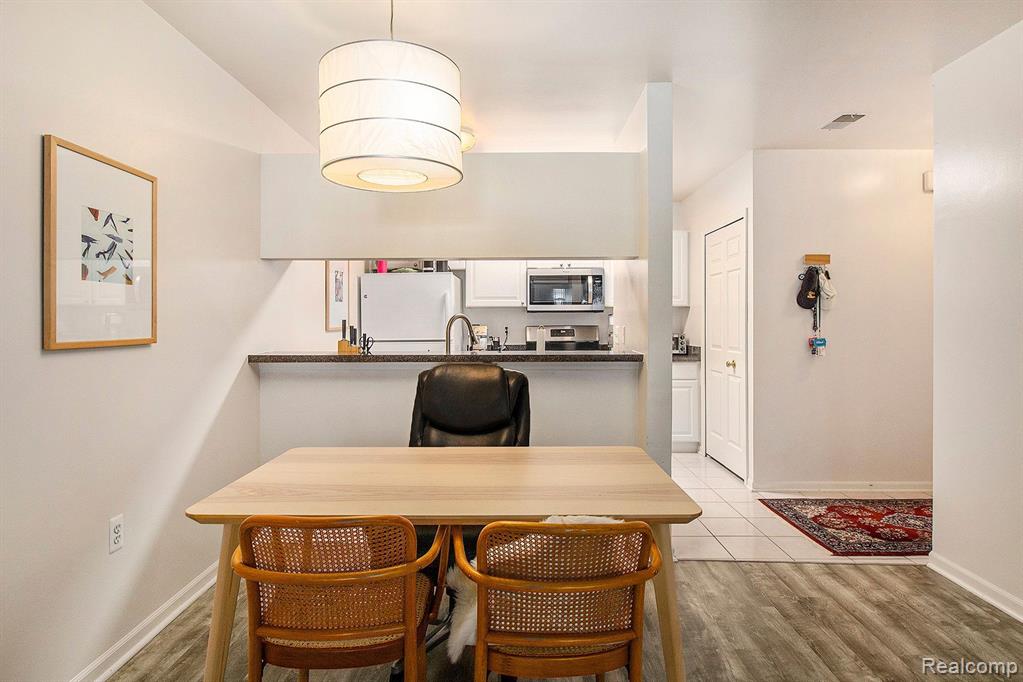 2808 S Knightsbridge Circle, Ann Arbor, MI 48105 — Photo 14