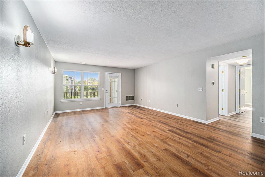 1533 Weatherstone Drive, Ann Arbor, MI 48108 — Photo 4