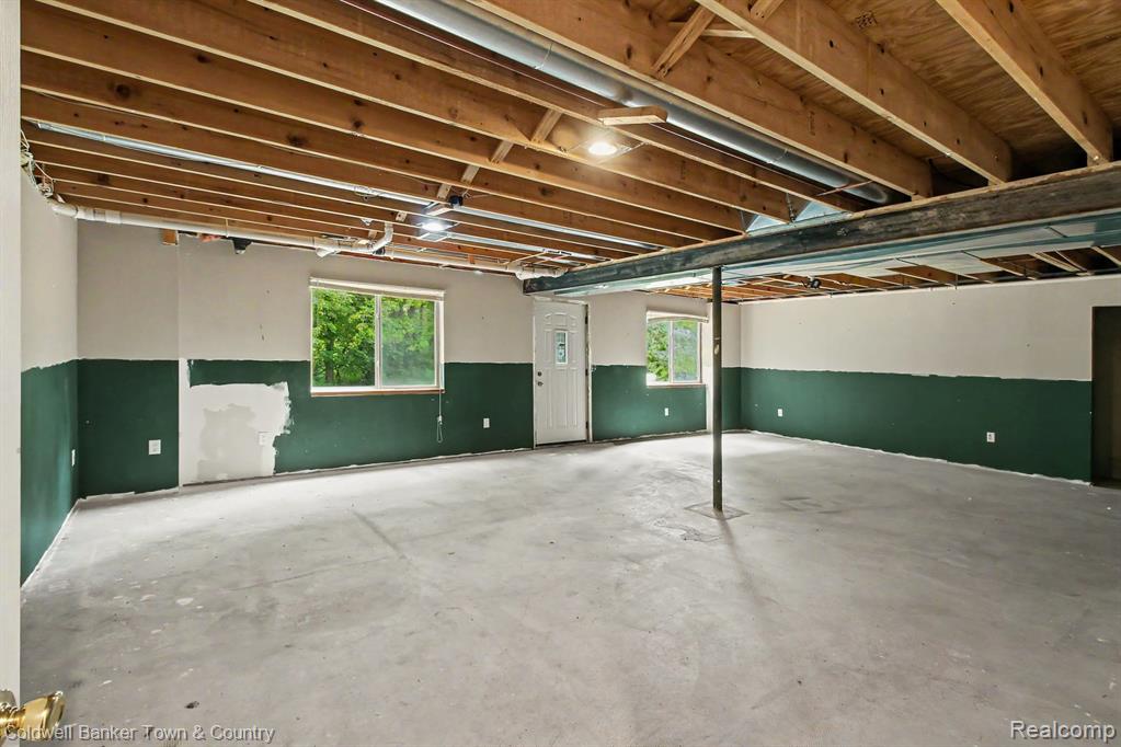 332 Triangle Lake Road, Howell, MI 48843 — Photo 17