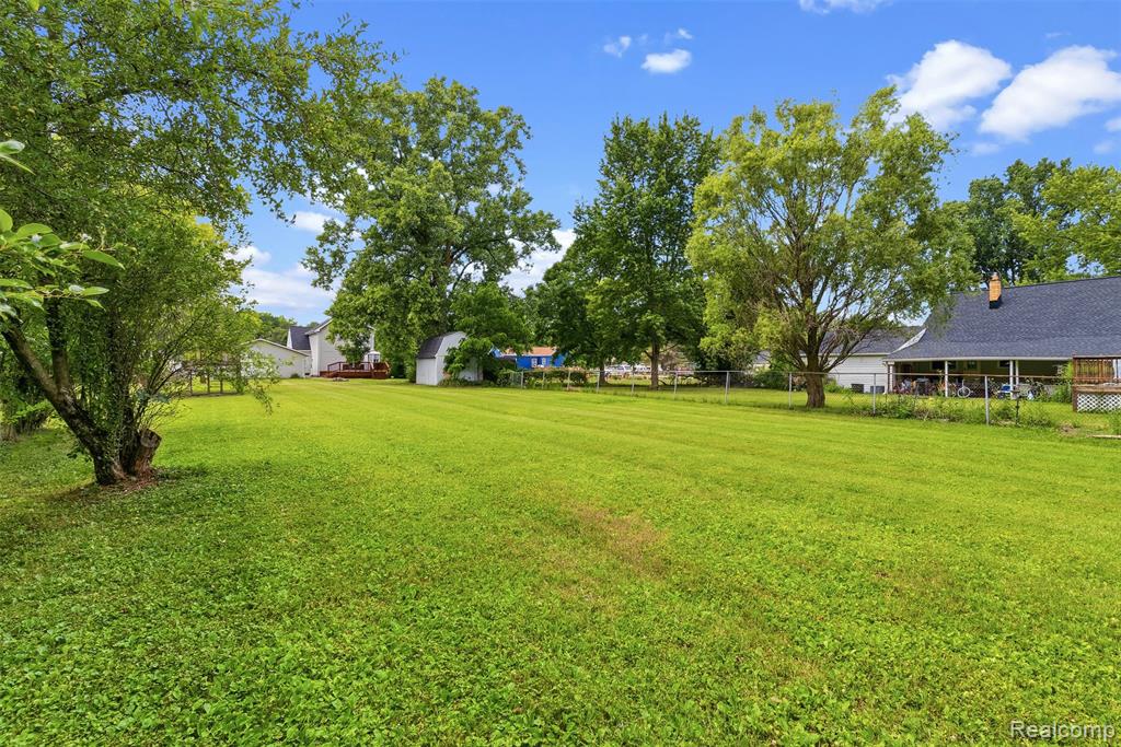 2496 Stockbridge Street, Burton, MI 48509 — Photo 33