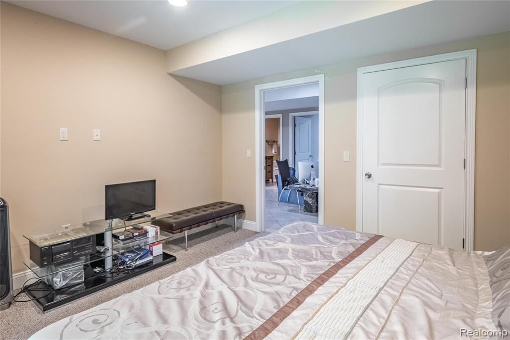 4575 Forest Edge Lane N, West Bloomfield, MI 48323 — Photo 65