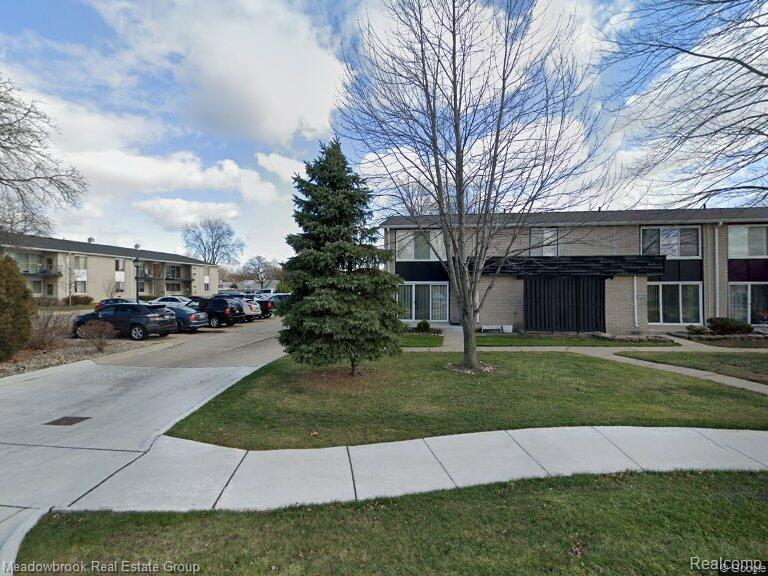 8679 Kennedy Circle N, 2, Warren, MI 48093 — Photo 2