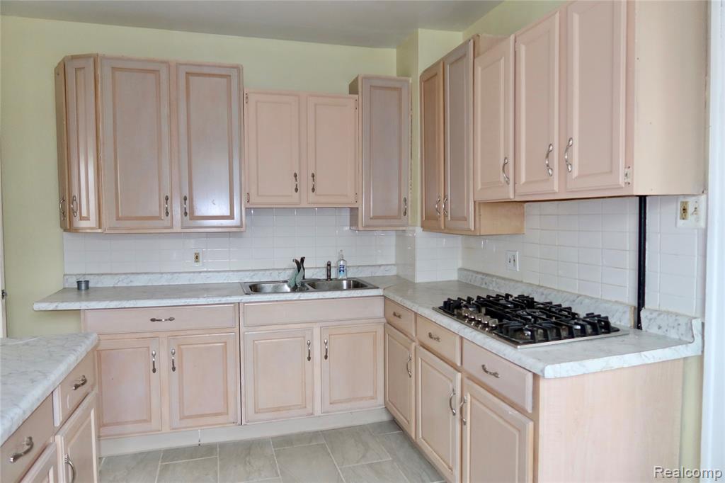 8469 Westminster Avenue, Warren, MI 48089 — Photo 11