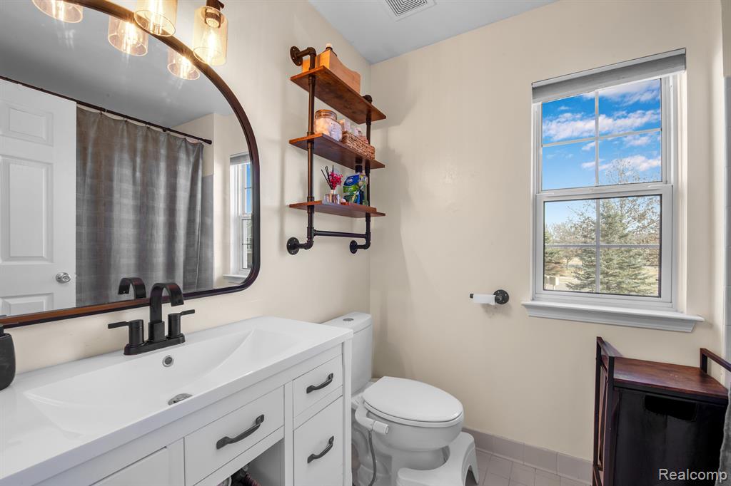 28211 OAKMONTE Circle E, New Hudson, MI 48165 — Photo 8