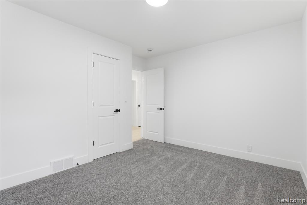 15230 Oakwood Drive, Oak Park, MI 48237 — Photo 29