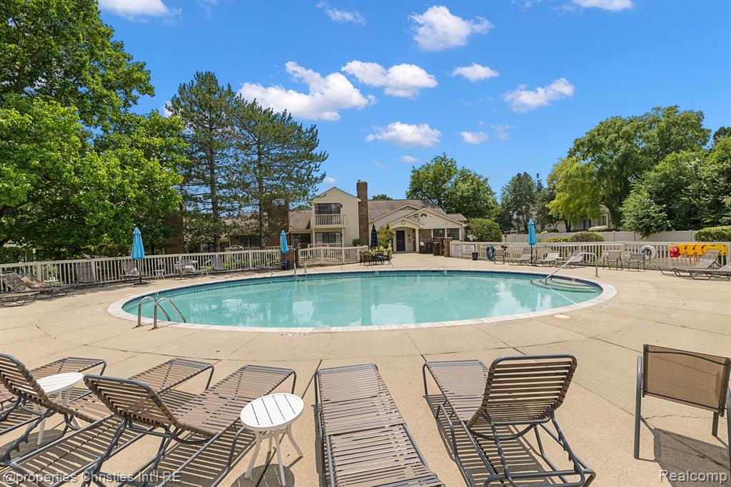 7460 PEBBLE Lane, West Bloomfield, MI — Photo 31