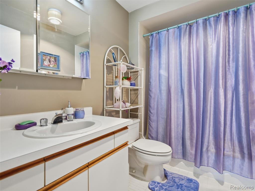 5000 Town Center, 1806, Southfield, MI 48075 — Photo 14