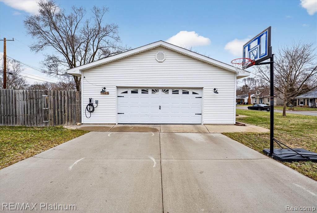 9825 Burson Drive, Brighton, MI 48116 — Photo 24